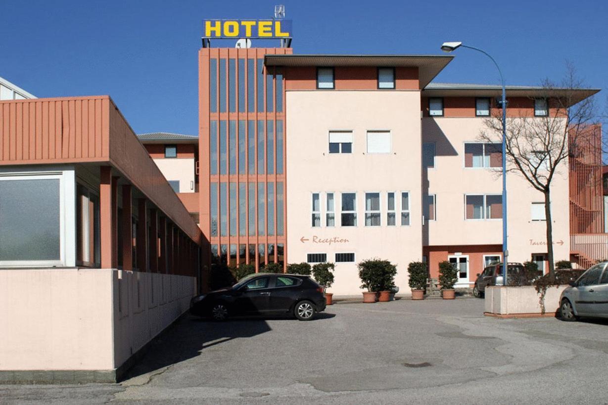 Hotel Willy Gemona del Friuli Eksteriør billede